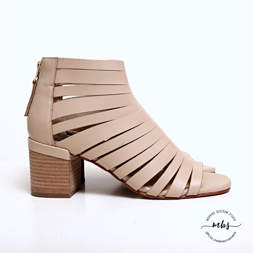 Vintage Foundry Co. Eleanor Leather Sandals Cream‎ Women Size 8.5